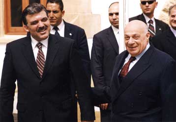 Τον Ντενκτάς επιθυμεί η Αγκυρα ως διαπραγματευτή των Τουρκοκυπρίων για το Κυπριακό