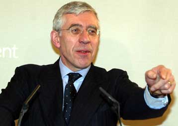 Οι Βρετανοί θα παραμείνουν στο Ιράκ πιθανότατα έως το 2007, δηλώνει ο Τζακ Στρο