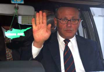 Συνομιλίες με τον Σερντάρ Ντενκτάς αρχίζει ο εντολοδόχος «πρωθυπουργός» στα κατεχόμενα