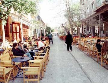 Αυξάνονται τα τέλη χρήσης κοινόχρηστων χώρων στο Δήμο Αθηναίων