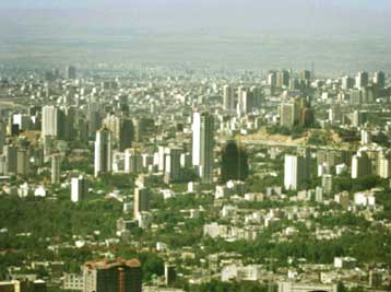 Τη μεταφορά της πρωτεύουσας από τη σεισμογενή Τεχεράνη εξετάζει το Ιράν