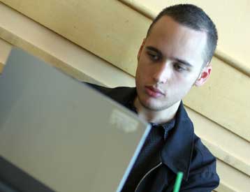 Περιορίζεται η ανταλλαγή μουσικής στο Διαδίκτυο μετά τις μηνύσεις κατά «πειρατών»