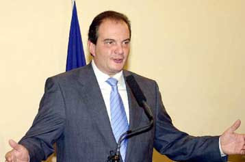 Το νέο «περιτύλιγμα» του ΠΑΣΟΚ δεν αλλάζει τα προβλήματα, δηλώνει ο Κ.Καραμανλής