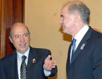 Σημίτης και Παπανδρέου κινούν τη διαδοχή στο ΠΑΣΟΚ με τη συνάντησή τους την Τρίτη