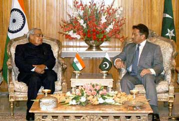 Στη διεξαγωγή συνομιλιών για το Κασμίρ το Φεβρουάριο συμφώνησαν Μουσάραφ και Βατζπαγί