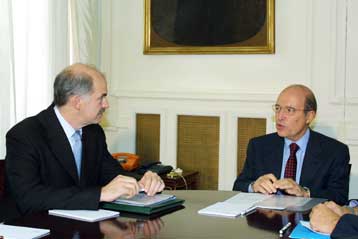 Ολοκληρώθηκε η ιστορική συνάντηση του Κώστα Σημίτη με τον Γιώργο Παπανδρέου