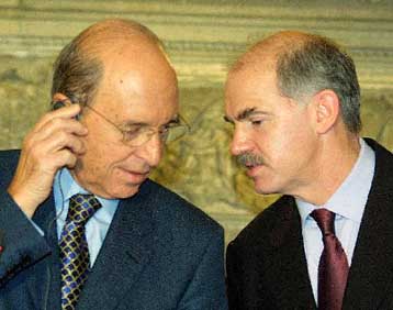 Εκλογές στις 7 Μαρτίου περιλαμβάνει το χρονοδιάγραμμα Σημίτη, Παπανδρέου