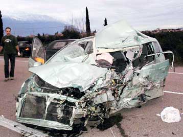 Μείωση των τροχαίων το 2003 δείχνουν τα στοιχεία της Τροχαίας Αττικής