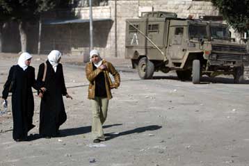 Τρεις Παλαιστίνιοι νεκροί σε επιχειρήσεις των Ισραηλινών σε Ναμπλούς και Τουλκαρέμ