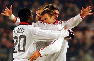 Φωτιά στην κορυφή του campionato έβαλε η Μίλαν με το εκτός έδρας 2-1 επί της Ρόμα