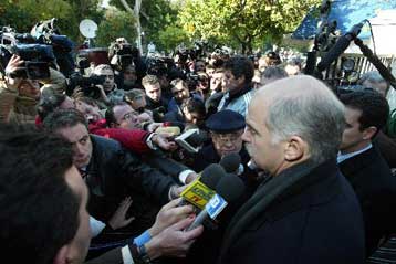 Πρόκληση για όλους η πράξη ευθύνης του πρωθυπουργού, δήλωσε ο Γ.Παπανδρέου