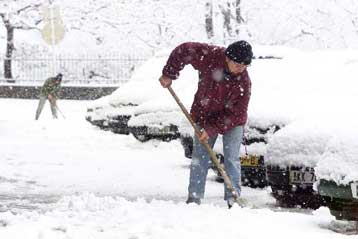 Πέντε νεκροί από το σφοδρό κύμα κακοκαιρίας που πλήττει τη νοτιοανατολική Ευρώπη