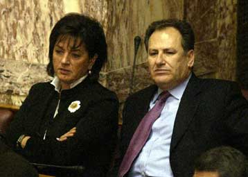 Ανοιγμα προς όλα τα μέλη του ΠΑΣΟΚ ζητά από τον Γ.Παπανδρέου η υπουργός ΠΕΧΩΔΕ