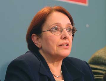 «Ιστορική εξαπάτηση των λαϊκών στρωμάτων» χαρακτήρισε την απόφαση Σημίτη η Αλ.Παπαρήγα