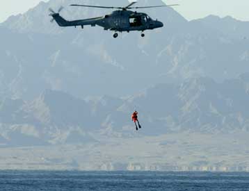 Αναγκαστική προσθαλάσσωση στη Βουλιαγμένη πραγματοποίησε ελικόπτερο