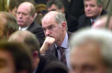 Την υποψηφιότητά του «για το νέο ξεκίνημα του ΠΑΣΟΚ» ανακοίνωσε ο Γ.Παπανδρέου