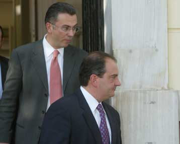 «Στρατηγική σύγχυσης» χαρακτηρίζει τις κινήσεις Σημίτη η Νέα Δημοκρατία