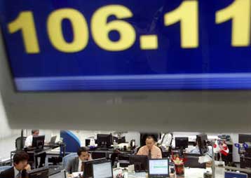 Πάνω από τα 1,27 δολάρια το ευρώ – Ιαπωνική παρέμβαση με πωλήσεις γεν