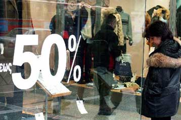 Αιχμές της ΓΣΕΒΕΕ κατά του υπουργείου Ανάπτυξης για τις εκπτώσεις