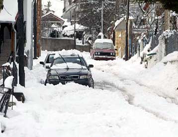 Προβλήματα σε πολλές περιοχές της βόρειας Ελλάδας από τις χιονοπτώσεις