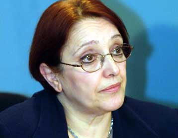 Σκληρή κριτική της Αλέκας Παπαρήγα στην αλλαγή ηγεσίας στο ΠΑΣΟΚ