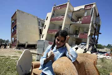 Μετασεισμός 5,7 Ρίχτερ ανησυχεί τους κατοίκους του Αλγερίου – 300 τραυματίες