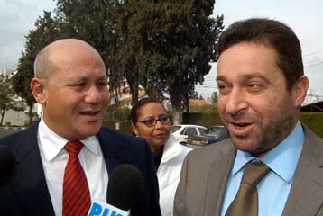 Σε συμφωνία για τον σχηματισμό «κυβέρνησης» κατέληξαν Ταλάτ και Σερντάρ Ντενκτάς