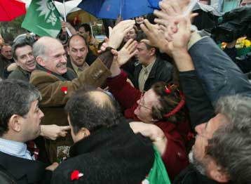 Αλλαγή κλίματος «βλέπει» το ΠΑΣΟΚ – Σταθερή η παράσταση νίκης, λέει η ΝΔ