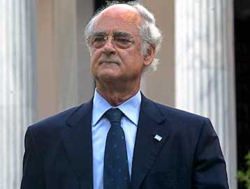 Στο πλευρό του Γ.Παπανδρέου τάσσονται Κακλαμάνης και Χρυσοχοΐδης