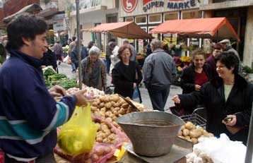 Πέντε μέτρα κατά της κερδοσκοπίας στις λαϊκές αγορές προωθεί το υπουργείο Ανάπτυξης