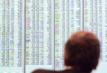 Με κέρδη 0,04% πάνω από τις 2.400 μονάδες έκλεισε το Χρηματιστήριο τη Δευτέρα