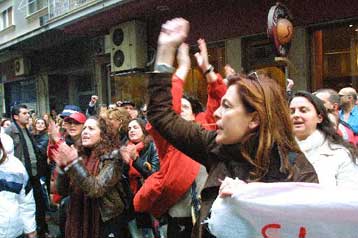 Πορεία στο κέντρο της Αθήνας θα κάνουν την Τρίτη οι ιπτάμενοι συνοδοί και φροντιστές