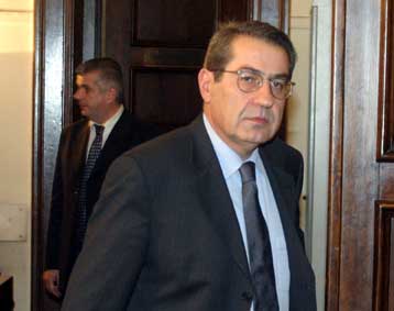 Πλάγιες βολές Πασχαλίδη κατά της προεκλογικής τακτικής του Γ.Παπανδρέου