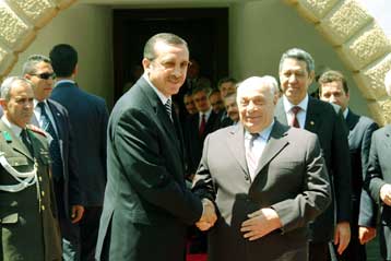 Το σχέδιο Ανάν είναι στο τραπέζι των διαπραγματεύσεων, δήλωσε ο Ρ.Ντενκτάς