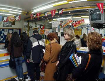 Έξι τυχερούς που κερδίζουν από 1,5 εκατ. ευρώ ανέδειξε η κλήρωση του τζόκερ