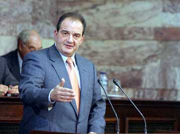 Κάλεσμα Καραμανλή σε Γ.Παπανδρέου για προεκλογικό «φερ-πλέι»