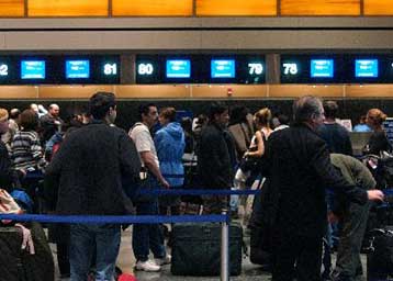 Στο «χρωματισμό» των επισκεπτών των ΗΠΑ προχωρά η κυβέρνηση Μπους