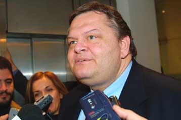 «Ναι» ΥΠΠΟ, ΥΠΕΧΩΔΕ και Δήμου στο Γουδί για το «πράσινο» γήπεδο