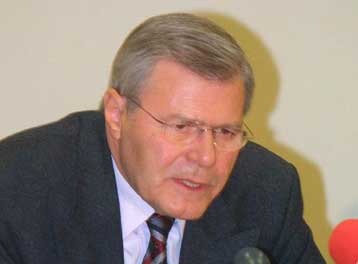 Το έργο του στο υπουργείο Υγείας υπερασπίζεται ο Κώστας Στεφανής