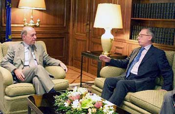 Από τους καταλληλότερους για την προεδρία της Κομισιόν ο Σημίτης, κρίνει ο Ζακ Ντελόρ