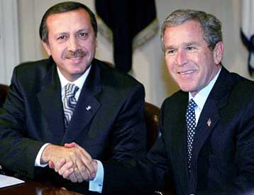 Να «γράψει ιστορία» συμβάλλοντας στη λύση του Κυπριακού καλεί τον Ερντογάν ο Τζ.Μπους