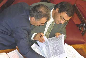 «Αγώνας δρόμου» από την κυβέρνηση για την ψήφιση νέων νομοσχεδίων