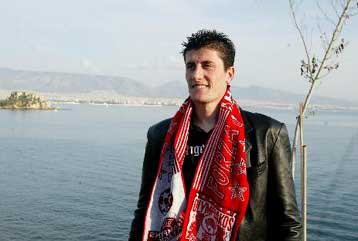 Υπέγραψε συμβόλαιο με τον Ολυμπιακό ο Γιάννης Ταραλίδης