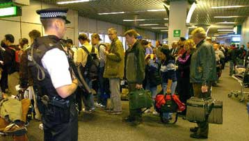 Σύλληψη Σουδανού που είχε στην κατοχή του πυρομαχικά στο αεροδρόμιο Χίθροου