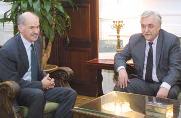 Το πρόγραμμα του ΠΑΣΟΚ στο επίκεντρο της συνάντησης Γ.Παπανδρέου – Αλ.Παπαδόπουλου