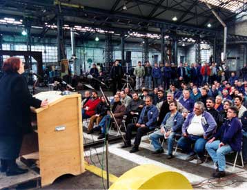 Να καταργήσει τους «αντεργατικούς νόμους» κάλεσε τον Γ.Παπανδρέου η Αλέκα Παπαρήγα