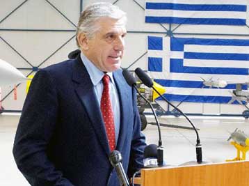 Παράταση της θητείας των αρχηγών των τριών Επιτελείων αποφάσισε το ΚΥΣΕΑ