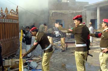 Έντεκα Πακιστανοί τραυματίες από δύο ισχυρές εκρήξεις στο κέντρο του Καράτσι