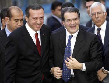 Λύση του Κυπριακού θα διευκόλυνε την πορεία της Τουρκίας στην ΕΕ, είπε ο Ρ.Πρόντι