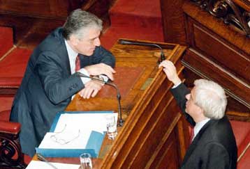 Αντιπαράθεση Παπαντωνίου – Παυλόπουλου κατά τη συζήτηση επερώτησης της ΝΔ στη Βουλή